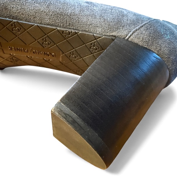 Donald Pliner Peggi Navy Iridescent Studded Loafer Pumps Women’s 10 | 2.75” Heel - Picture 6 of 14